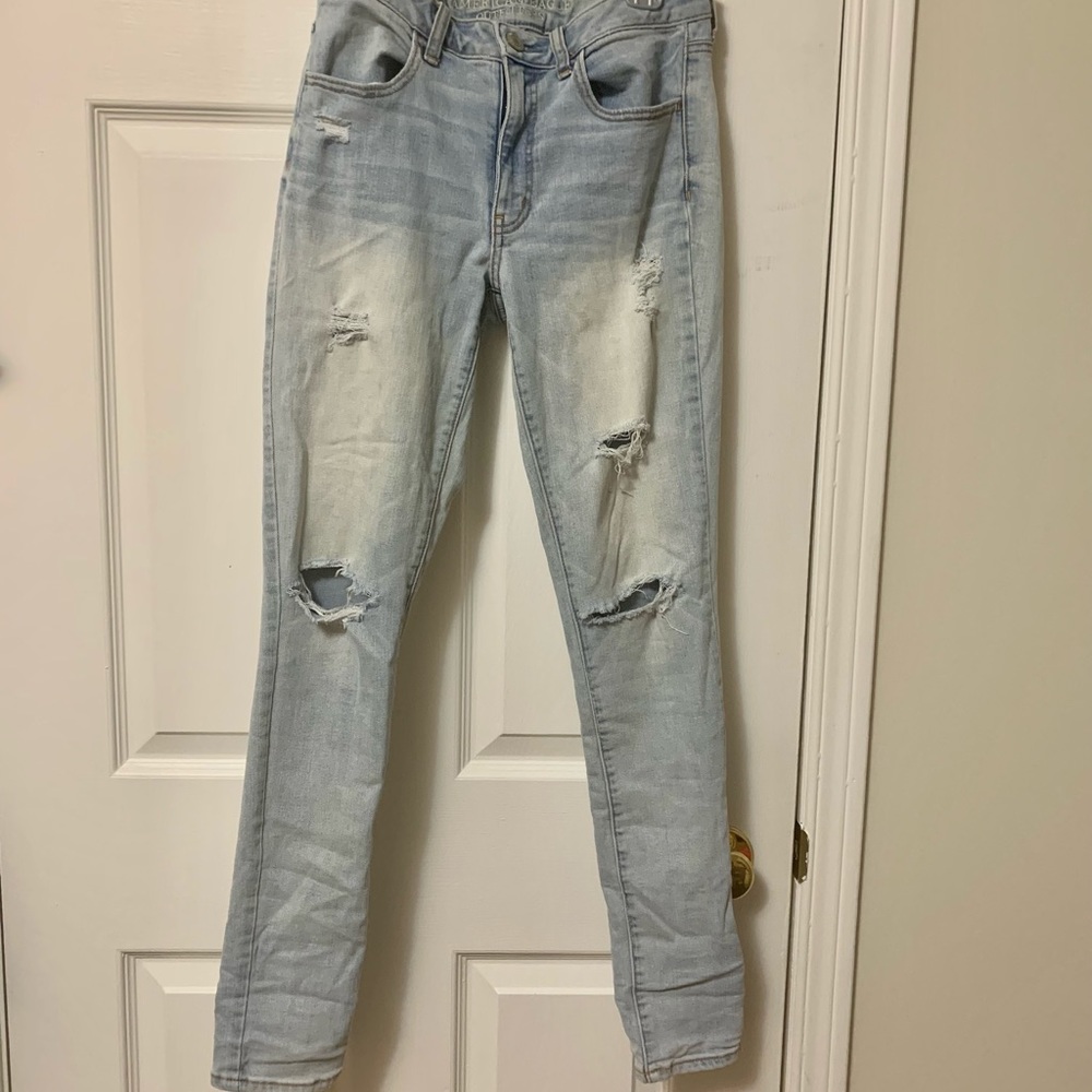 American Eagle Light Wash Ripped Hi-Rise Jegging Jean